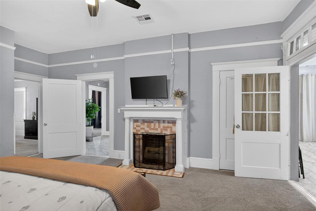 1038 College Street Property Photo 32