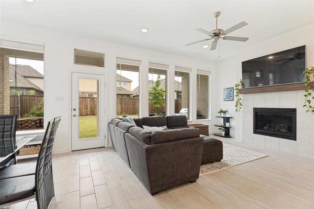 1153 Canuela Way Property Photo 6