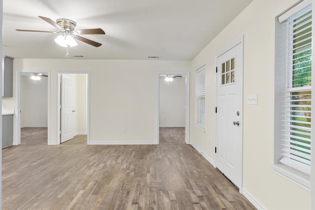 1015 W Park Drive Property Photo 3