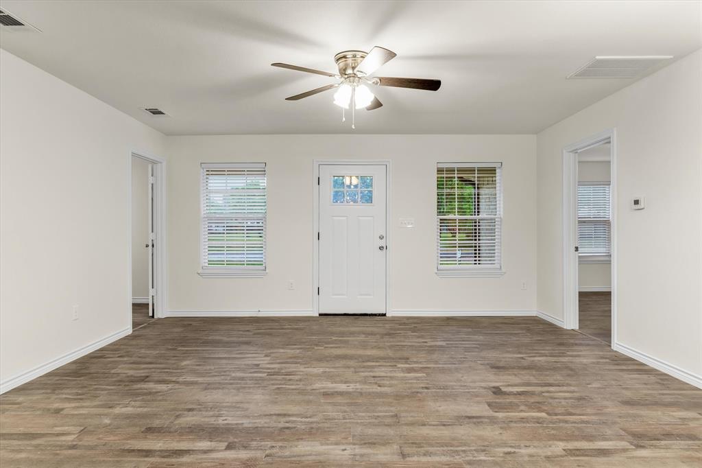 1015 W Park Drive Property Photo 5