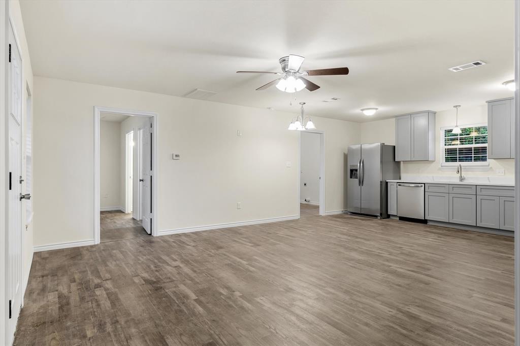 1015 W Park Drive Property Photo 6