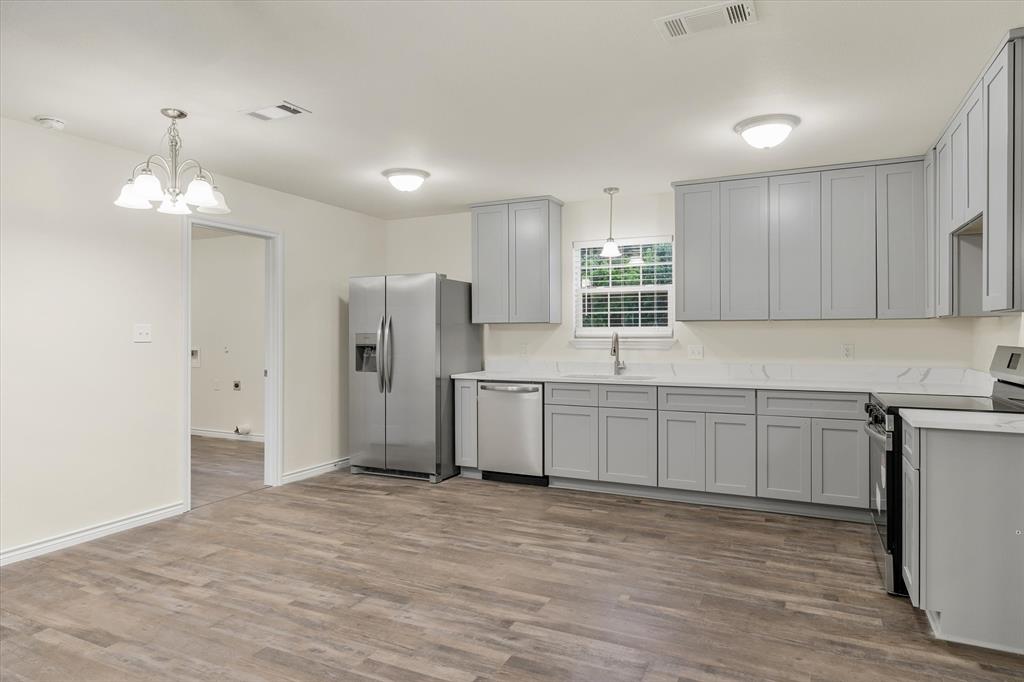 1015 W Park Drive Property Photo 10