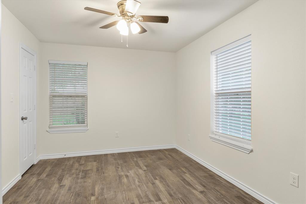1015 W Park Drive Property Photo 14
