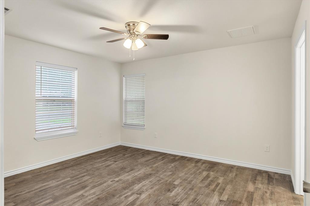1015 W Park Drive Property Photo 15