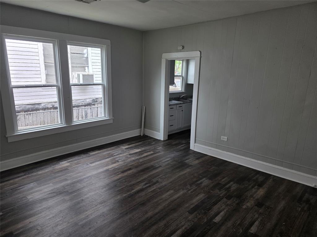 2523 Sanger Avenue Property Photo 4
