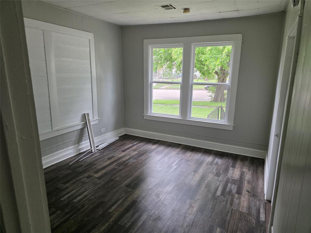 2523 Sanger Avenue Property Photo 7