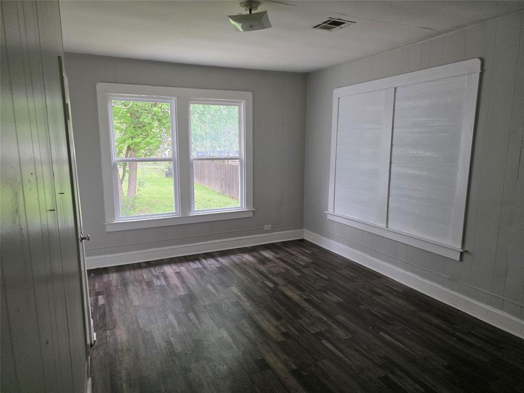 2523 Sanger Avenue Property Photo 9