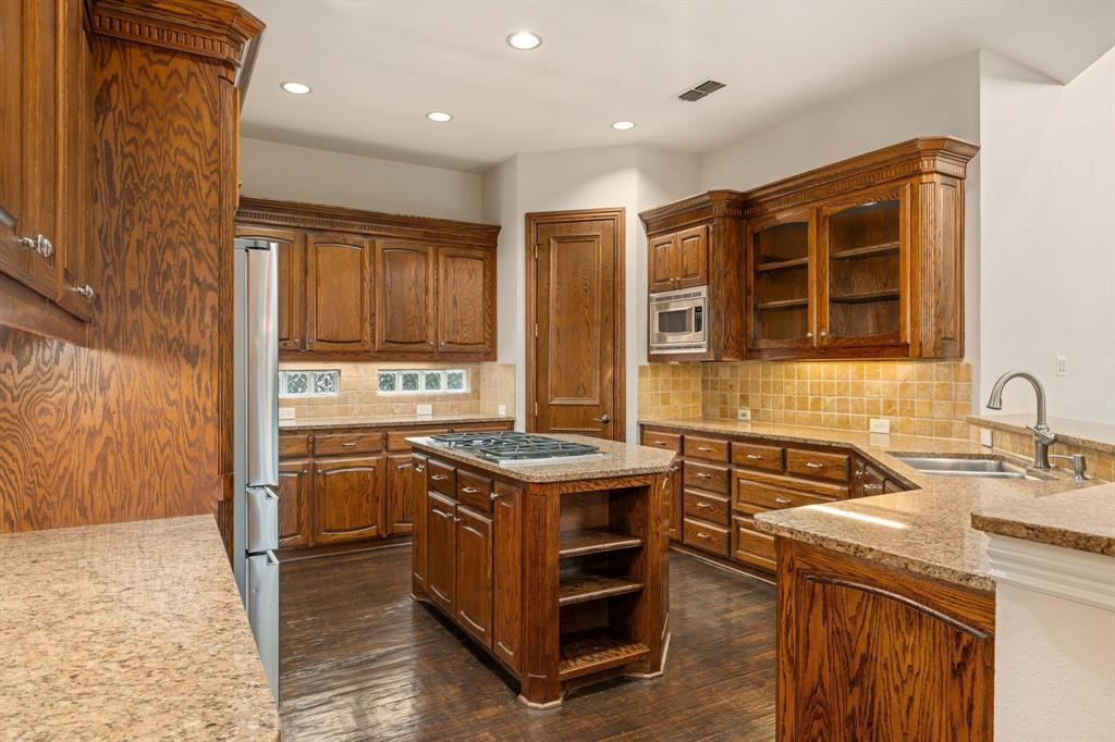 5601 Woodspring Drive Property Photo 7