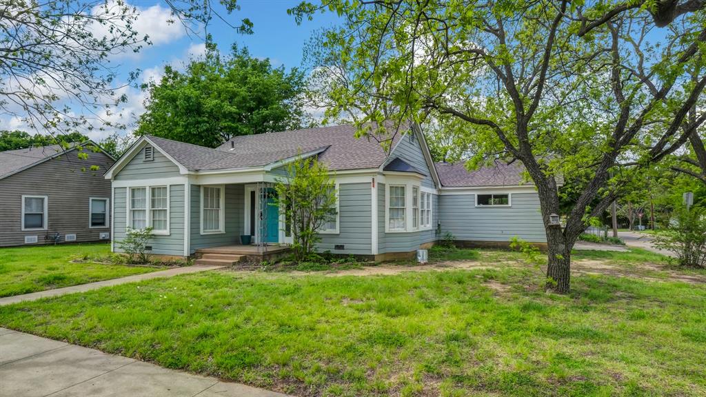 1715 N Oak Avenue Property Photo 1