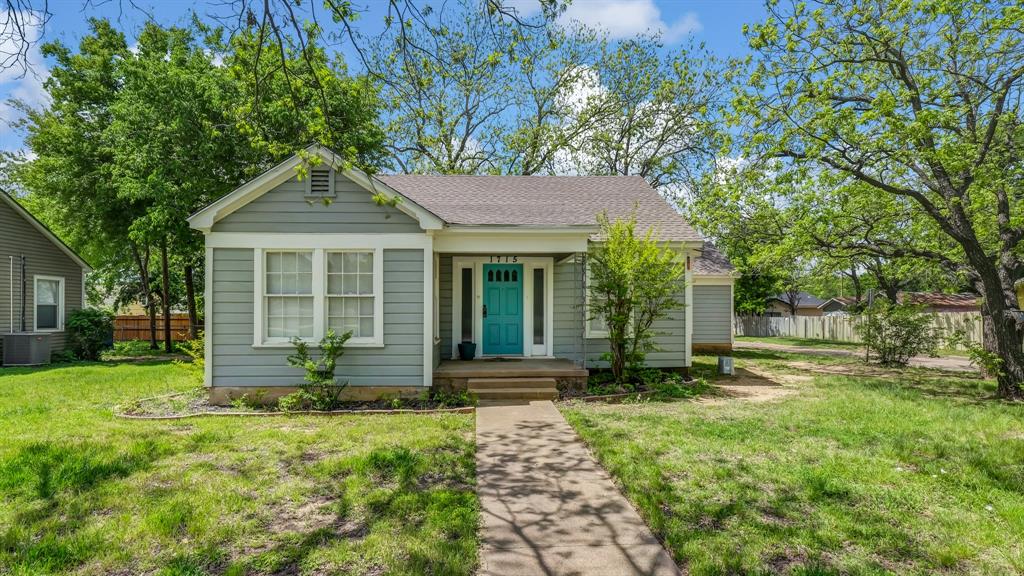 1715 N Oak Avenue Property Photo 2