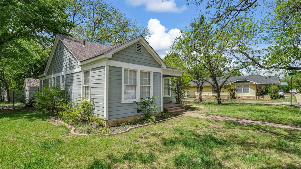 1715 N Oak Avenue Property Photo 10
