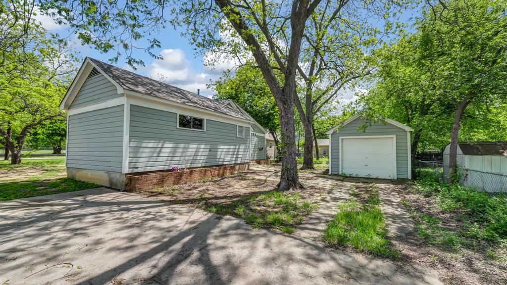 1715 N Oak Avenue Property Photo 11