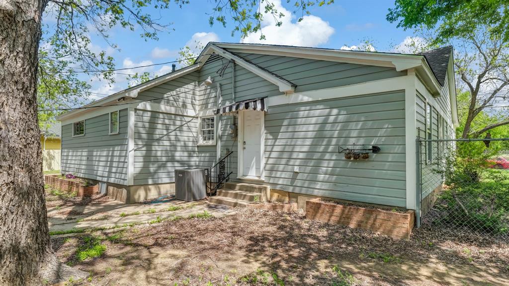 1715 N Oak Avenue Property Photo 12