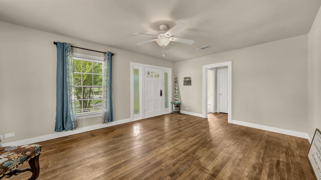 1715 N Oak Avenue Property Photo 15