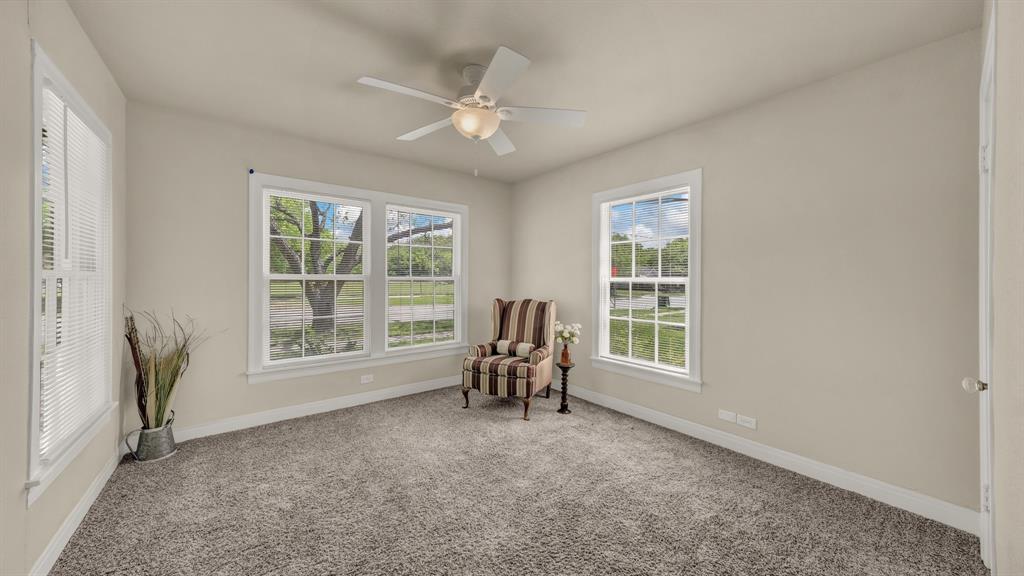 1715 N Oak Avenue Property Photo 16
