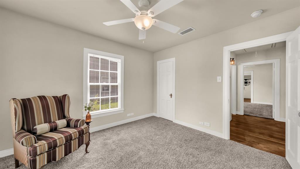 1715 N Oak Avenue Property Photo 17