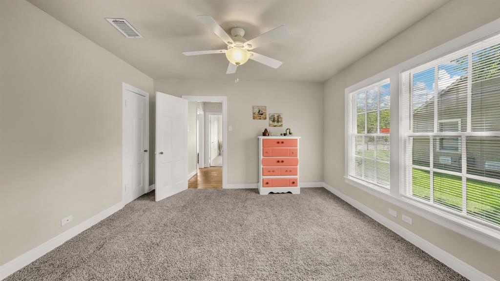 1715 N Oak Avenue Property Photo 19