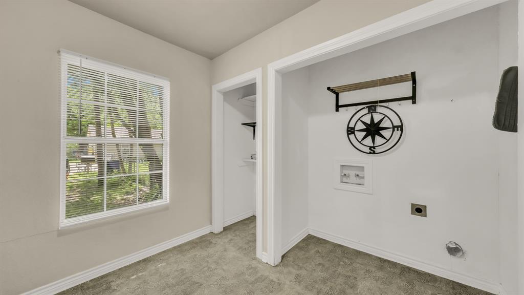 1715 N Oak Avenue Property Photo 23