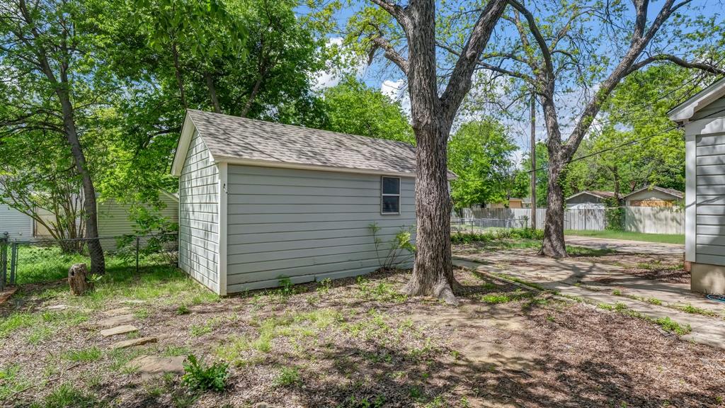 1715 N Oak Avenue Property Photo 27