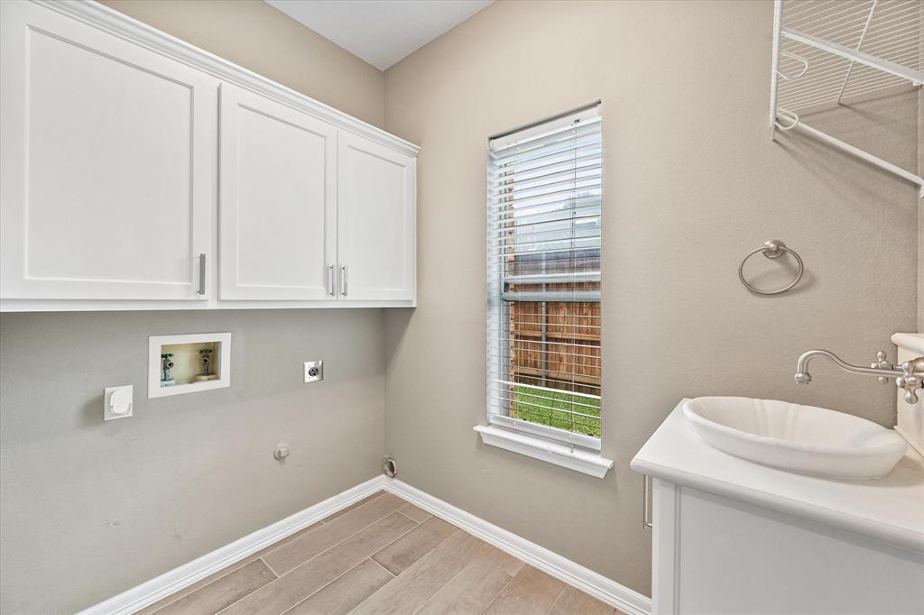 5401 Emerald Park Boulevard Property Photo 23