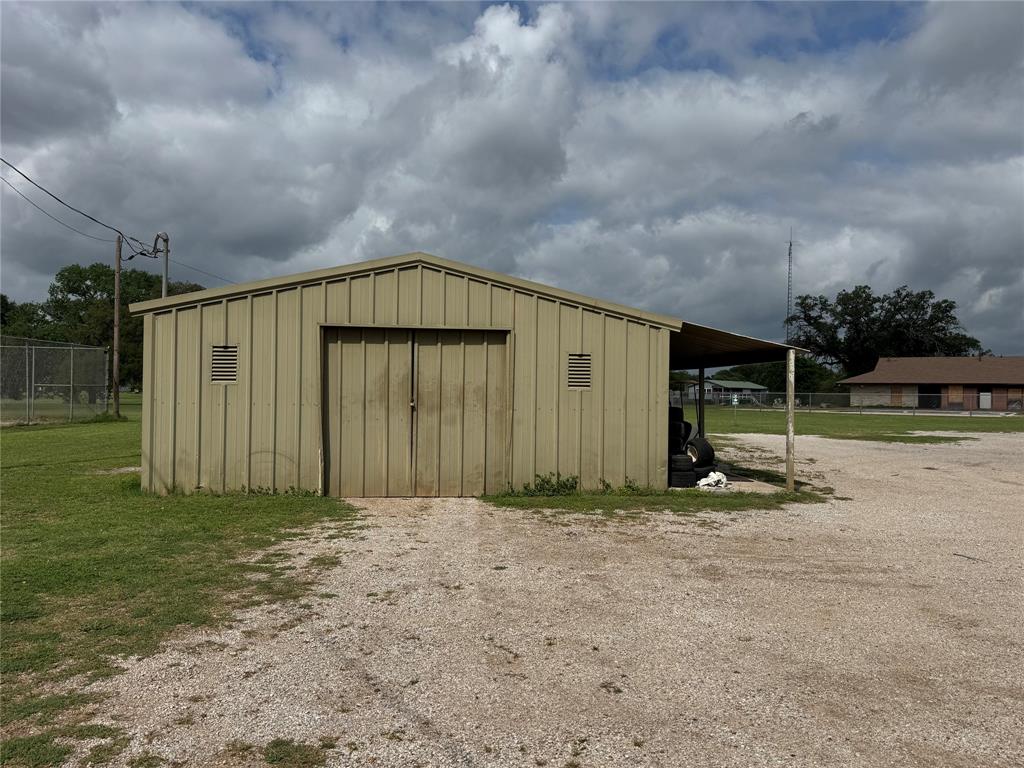 305 Lipan Property Photo 2