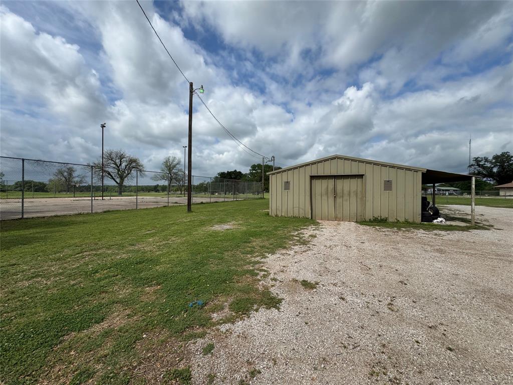 305 Lipan Property Photo 38