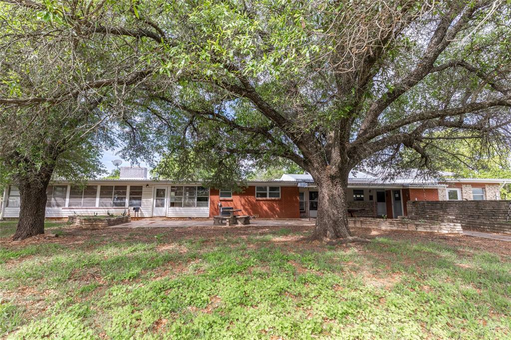 1025 S Us Highway 281 Property Photo 1