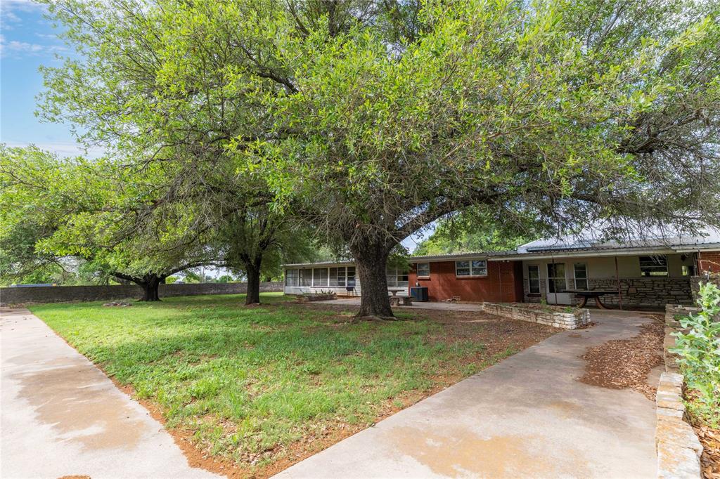 1025 S Us Highway 281 Property Photo 2