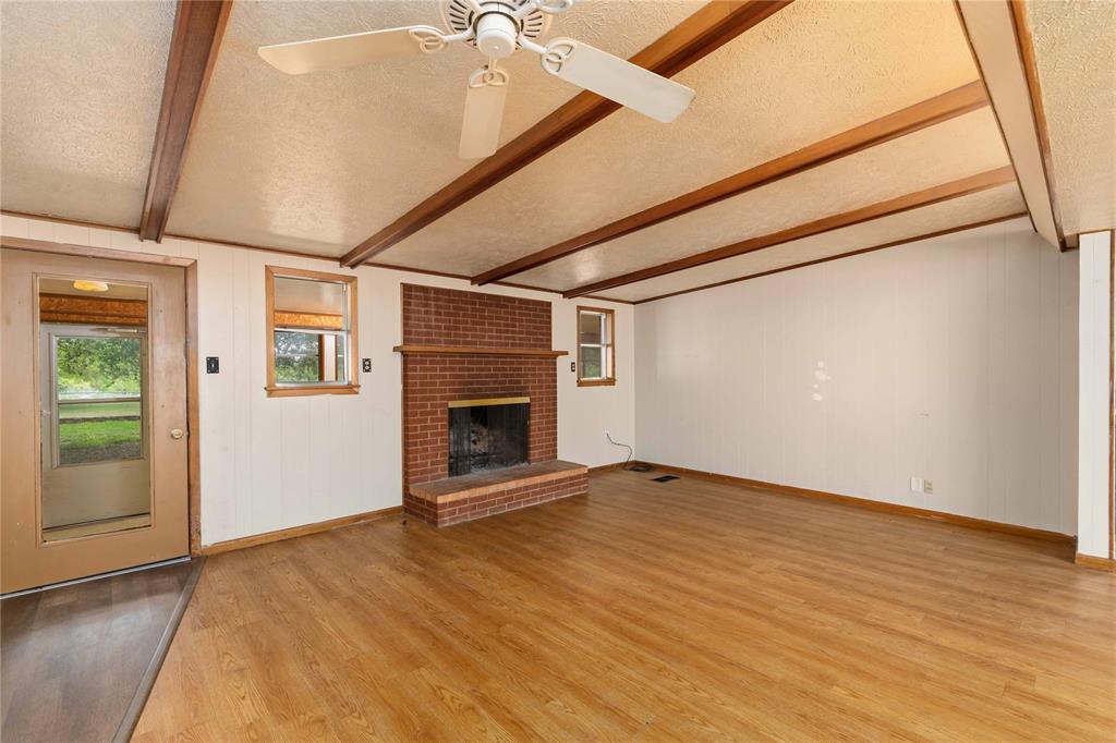 1025 S Us Highway 281 Property Photo 9