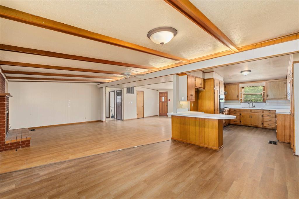 1025 S Us Highway 281 Property Photo 10