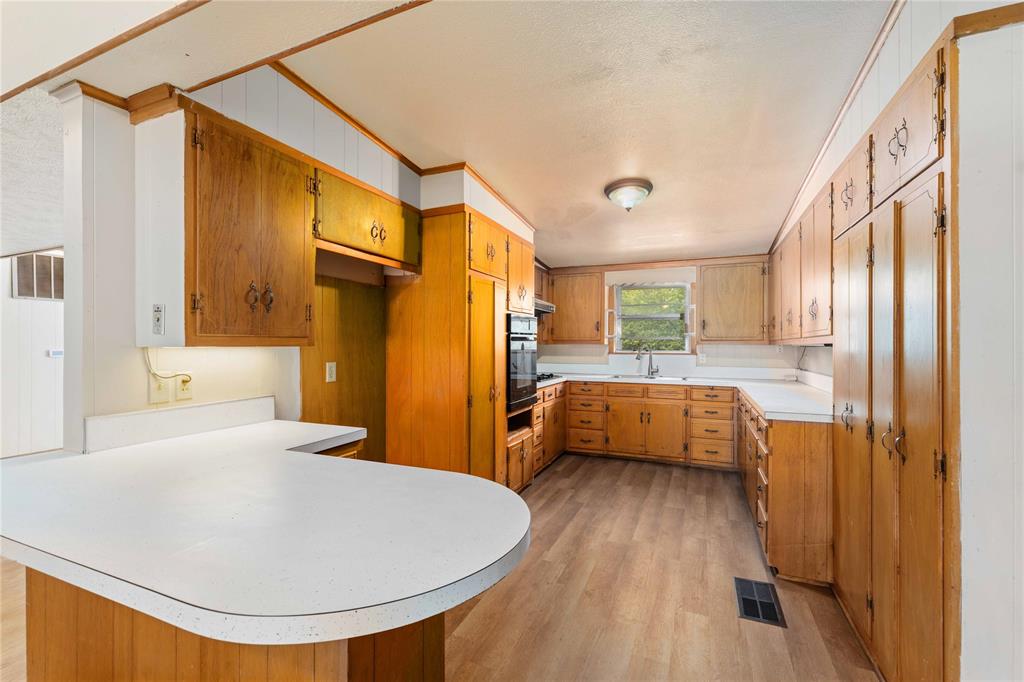 1025 S Us Highway 281 Property Photo 11