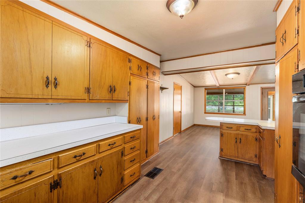 1025 S Us Highway 281 Property Photo 13
