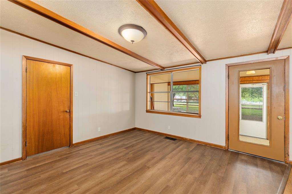 1025 S Us Highway 281 Property Photo 14