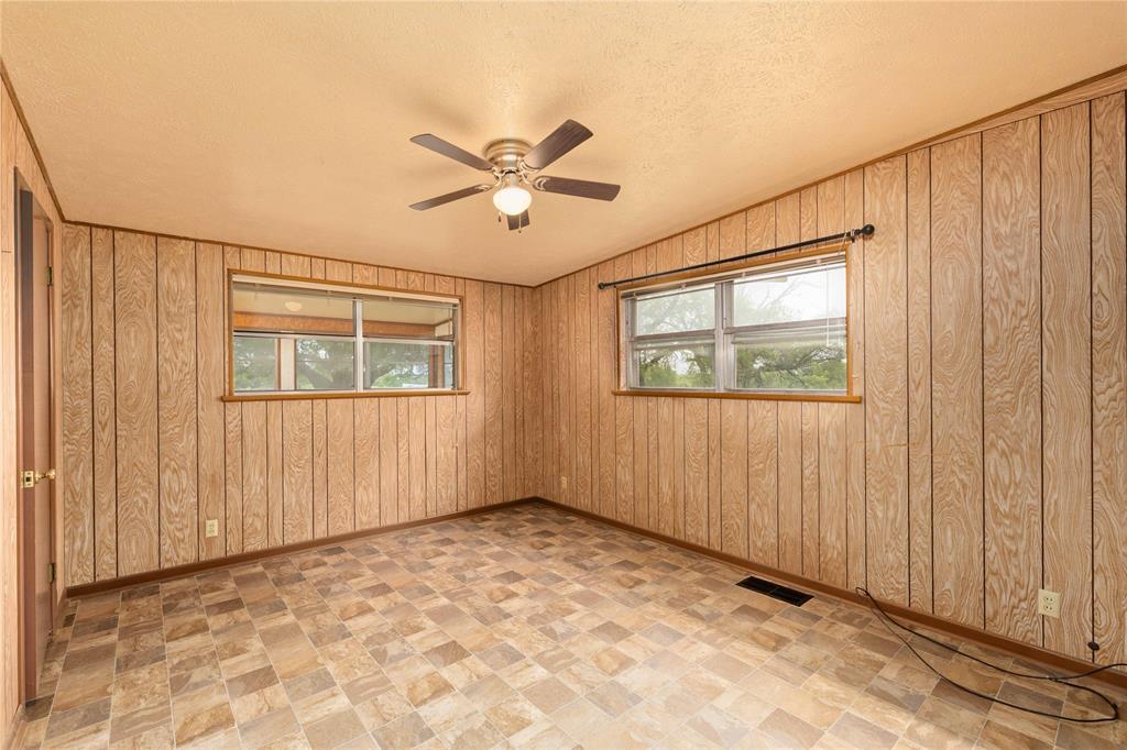 1025 S Us Highway 281 Property Photo 17