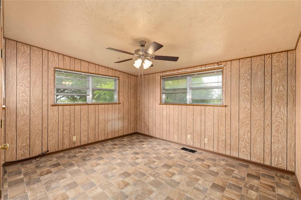 1025 S Us Highway 281 Property Photo 18