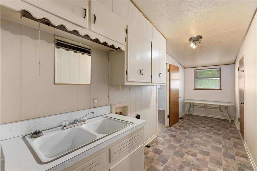 1025 S Us Highway 281 Property Photo 19