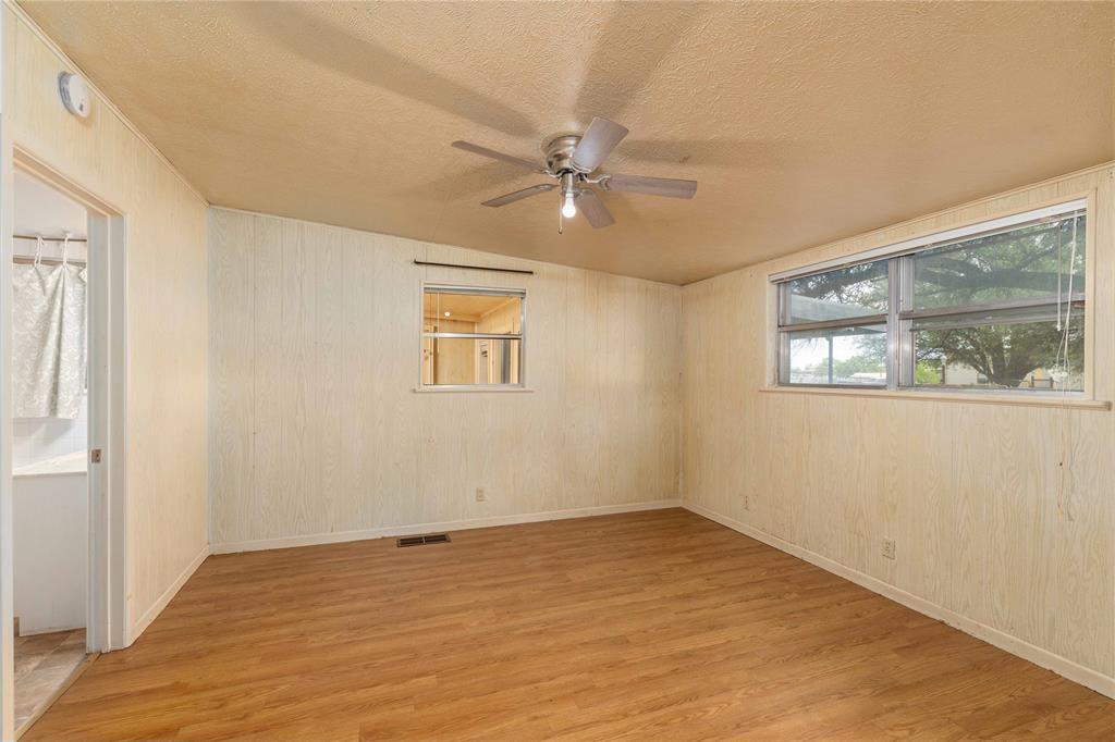 1025 S Us Highway 281 Property Photo 21