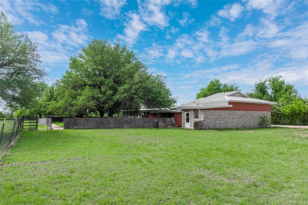 1025 S Us Highway 281 Property Photo 32