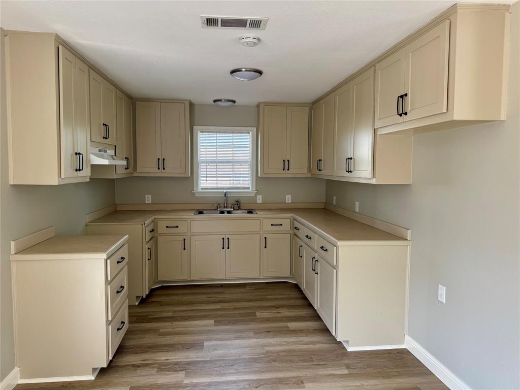 301 Fairview Property Photo 3