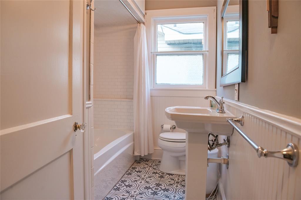 3467 Beverly Property Photo 10