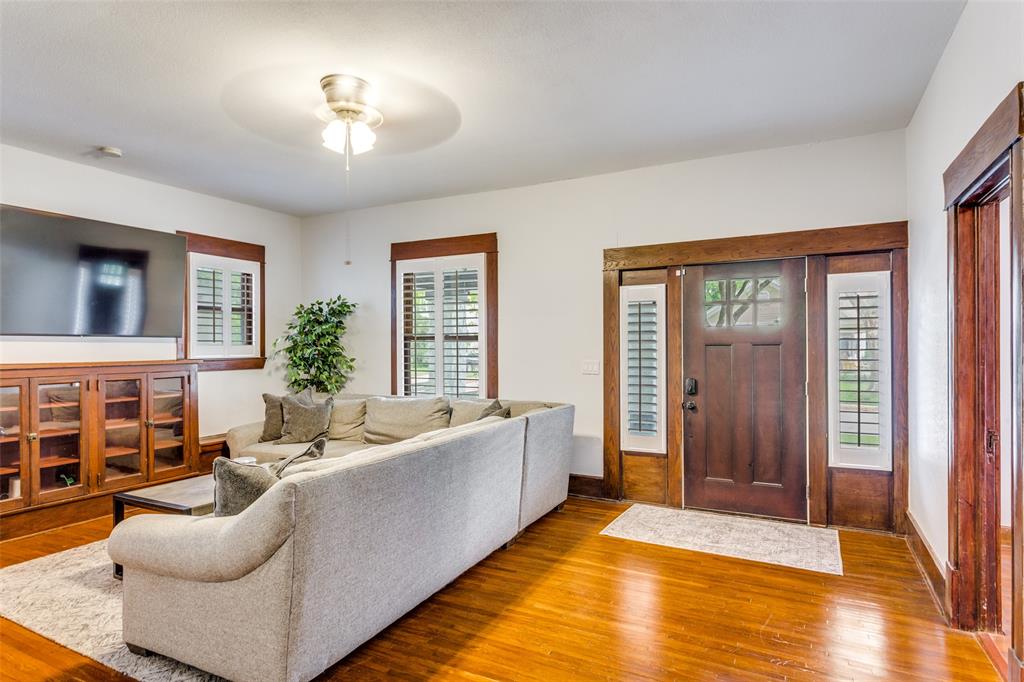 1810 5th Avenue Property Photo 3
