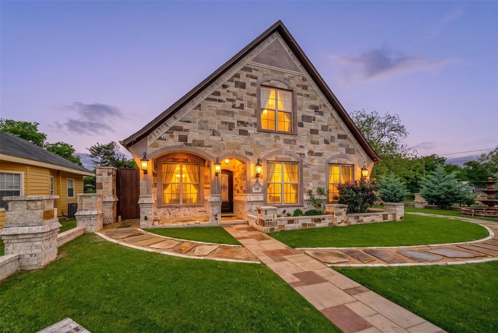 2104 Wellington Street Property Photo 1
