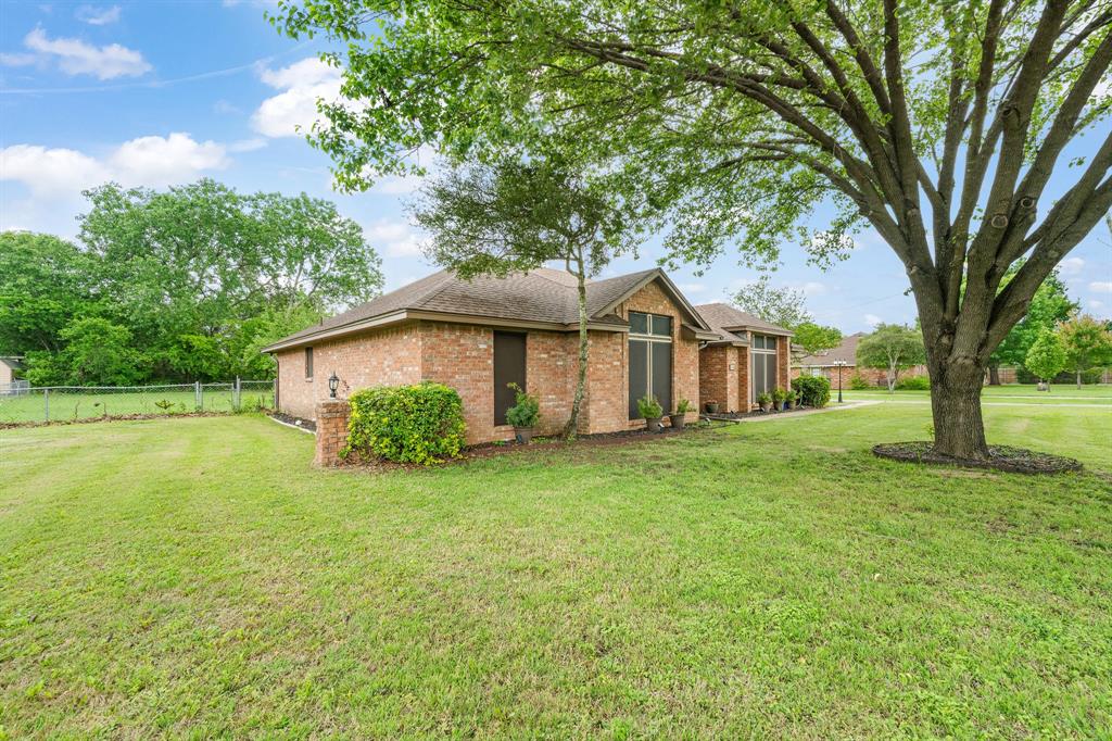 314 Clay Lane Property Photo 4