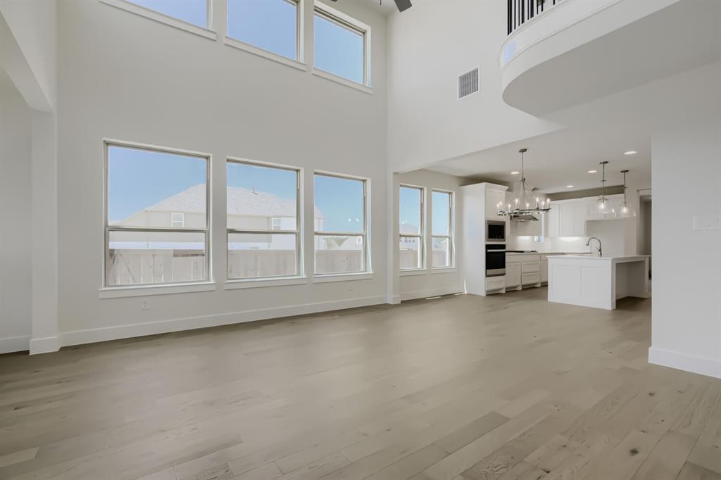 828 Stone Grove Road Property Photo 3