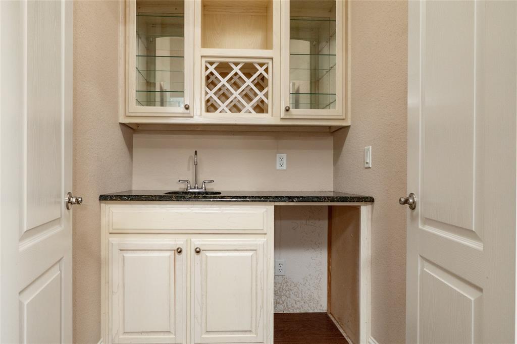 603 Runaway Bay Drive Property Photo 9