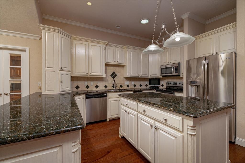 603 Runaway Bay Drive Property Photo 17
