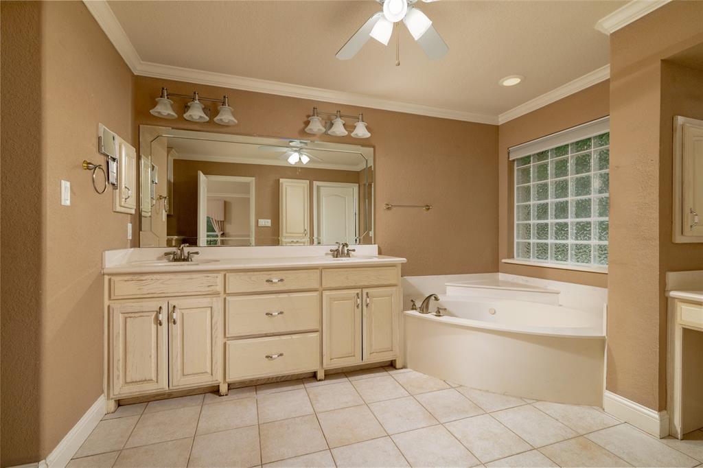 603 Runaway Bay Drive Property Photo 28