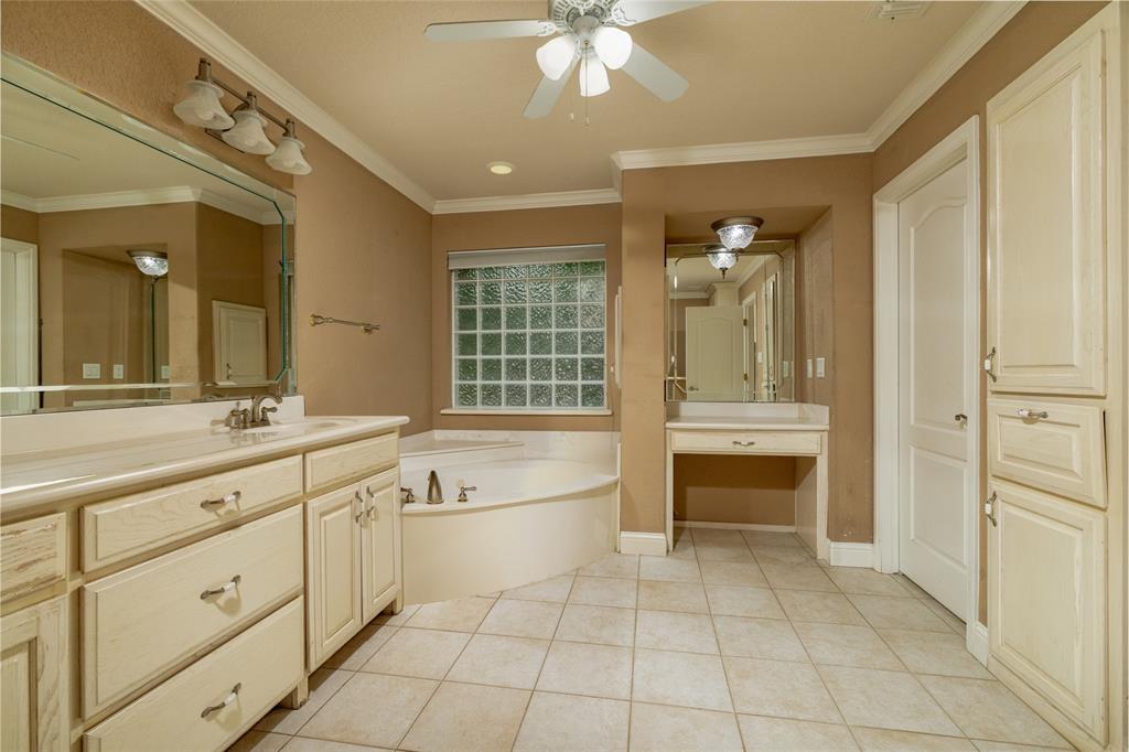 603 Runaway Bay Drive Property Photo 29