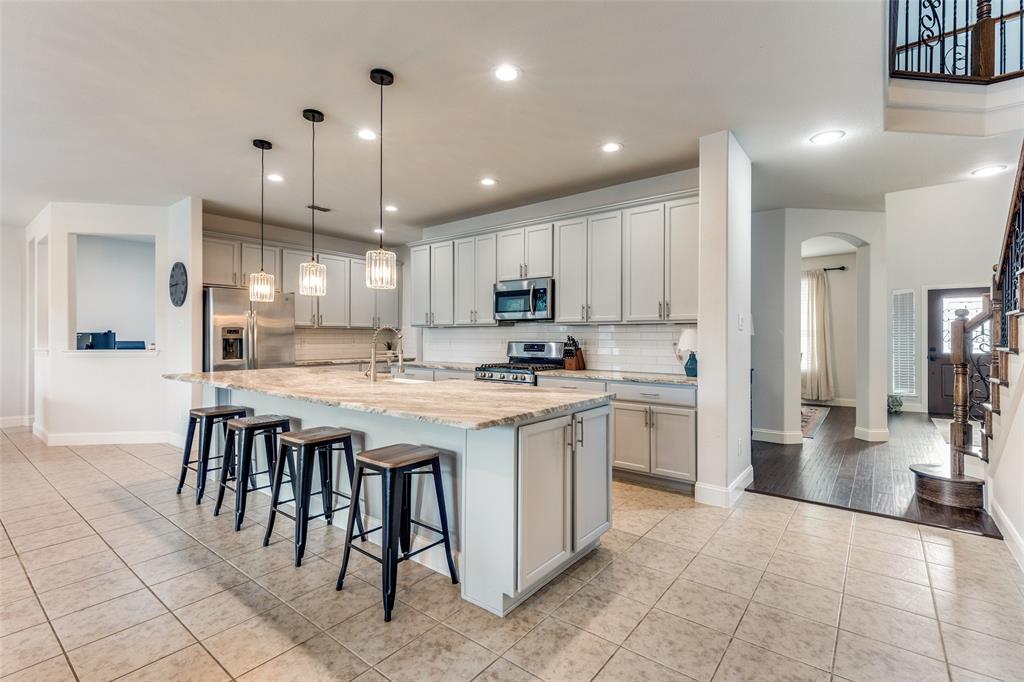 8025 Ponwar Drive Property Photo 14