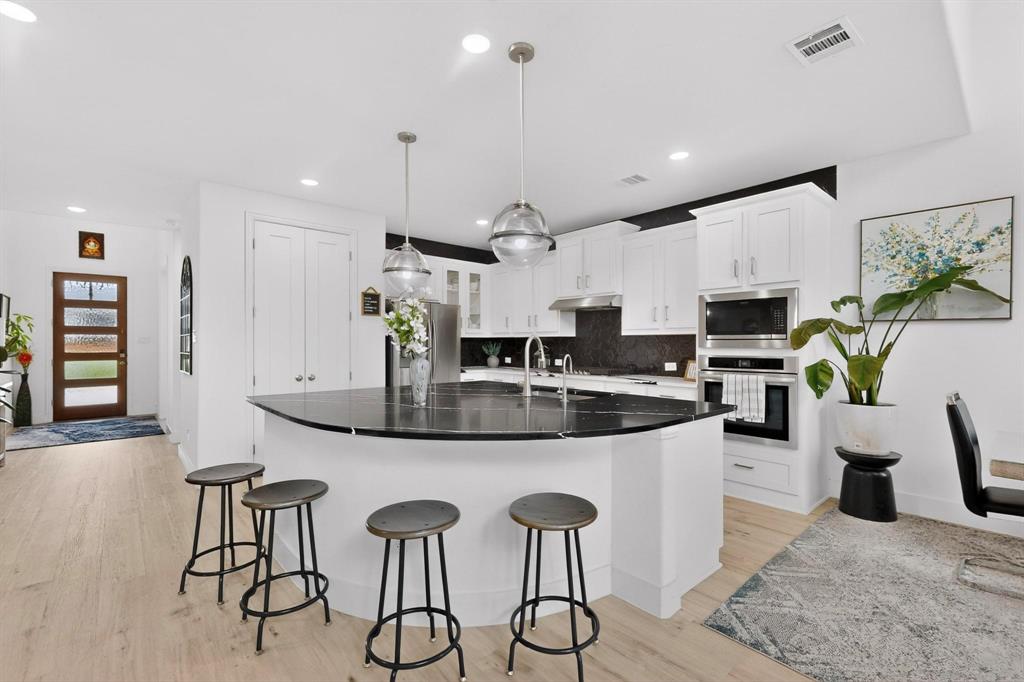 16716 Freshwater Drive Property Photo 8
